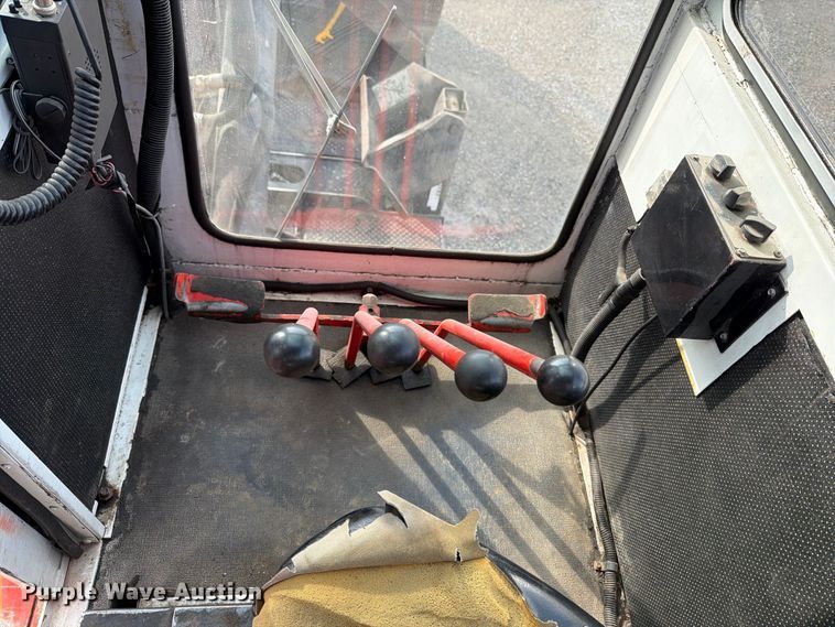 image for item FT6482 2000 Sterling L7500 grapple truck