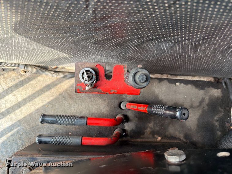 image for item FT6482 2000 Sterling L7500 grapple truck