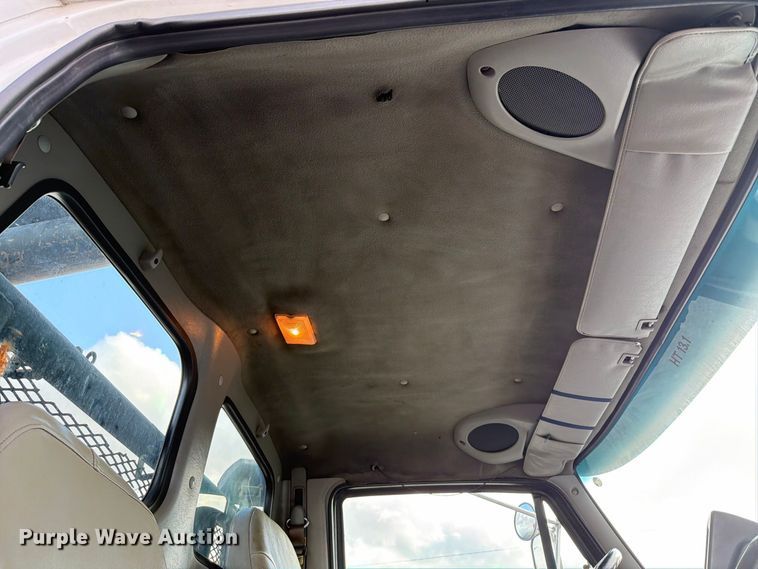 image for item FT6482 2000 Sterling L7500 grapple truck