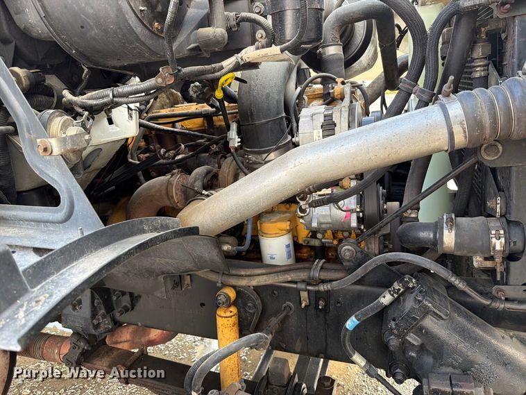 image for item FT6482 2000 Sterling L7500 grapple truck