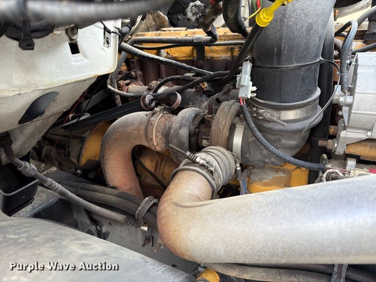 image for item FT6482 2000 Sterling L7500 grapple truck