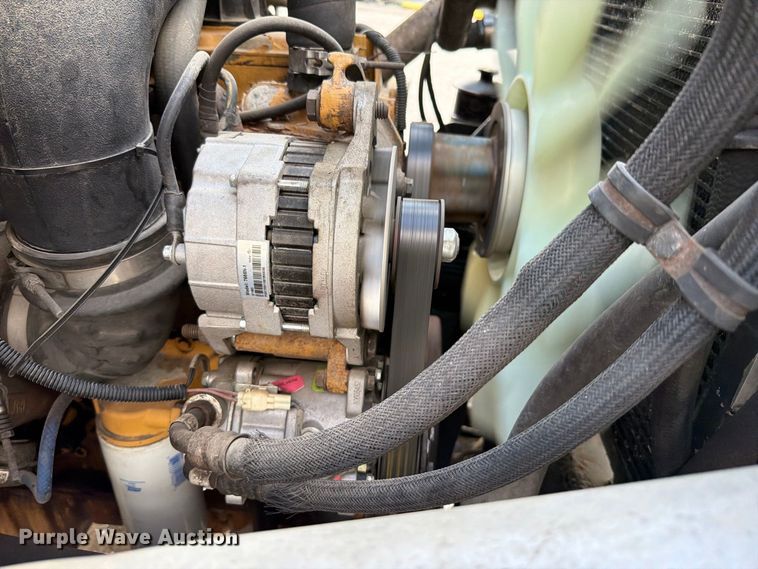 image for item FT6482 2000 Sterling L7500 grapple truck