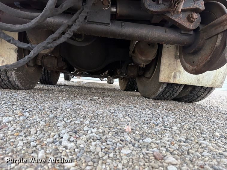 image for item FT6482 2000 Sterling L7500 grapple truck