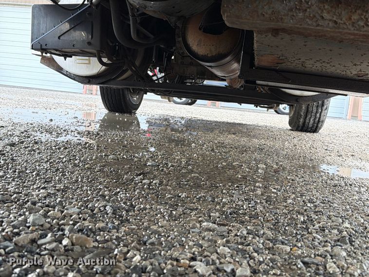 image for item FT6482 2000 Sterling L7500 grapple truck