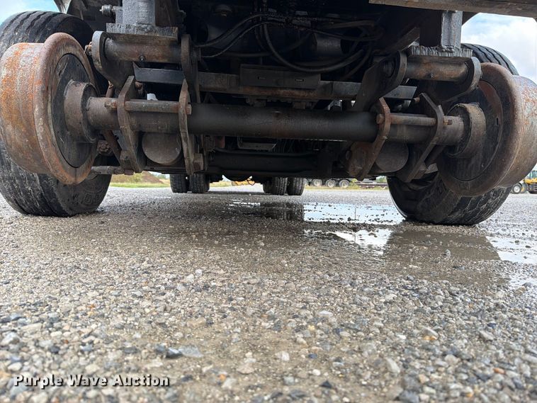 image for item FT6482 2000 Sterling L7500 grapple truck