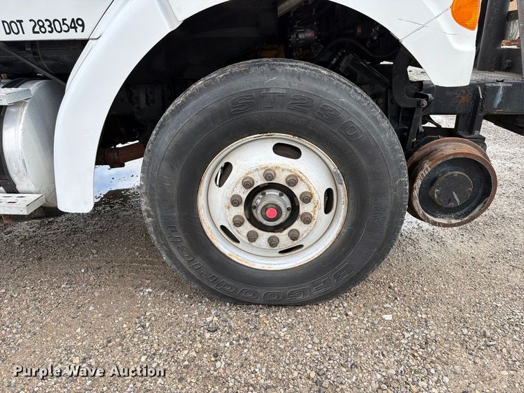 image for item FT6482 2000 Sterling L7500 grapple truck
