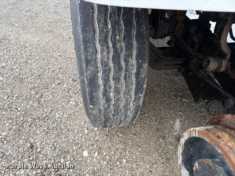 image for item FT6482 2000 Sterling L7500 grapple truck