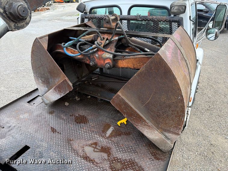 image for item FT6482 2000 Sterling L7500 grapple truck