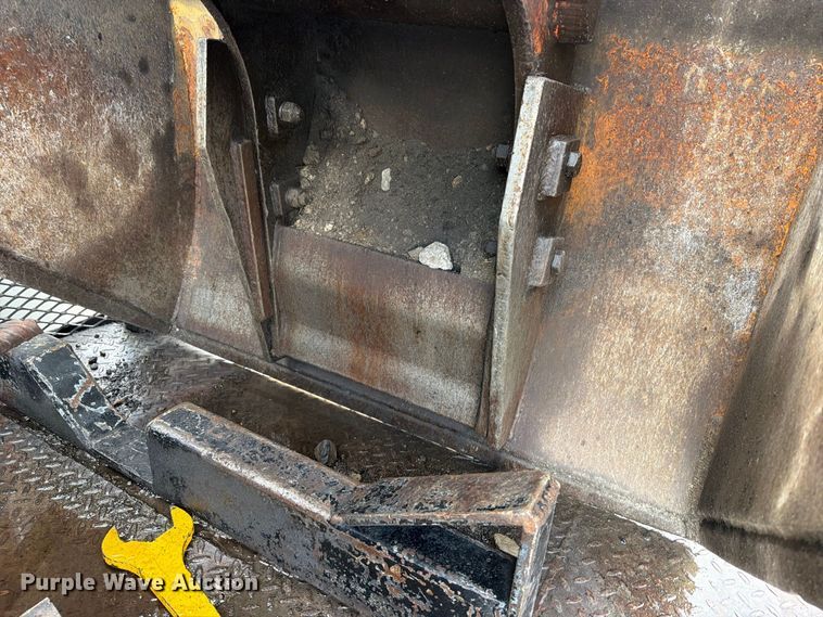 image for item FT6482 2000 Sterling L7500 grapple truck