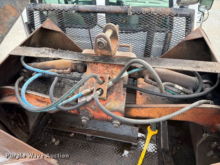 image for item FT6482 2000 Sterling L7500 grapple truck