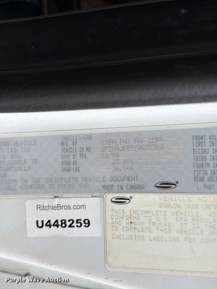 image for item FT6482 2000 Sterling L7500 grapple truck