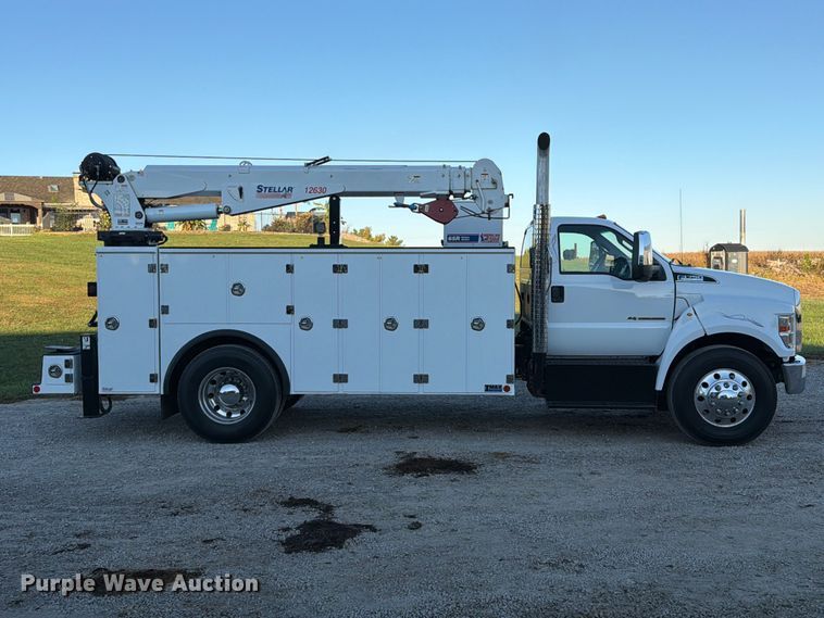 image for item FT6489 2019 Ford F750 Super Duty utility / service truck