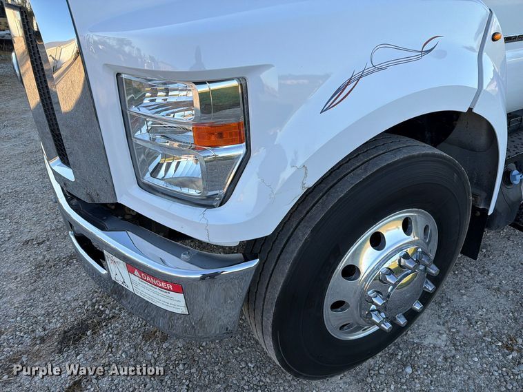 image for item FT6489 2019 Ford F750 Super Duty utility / service truck