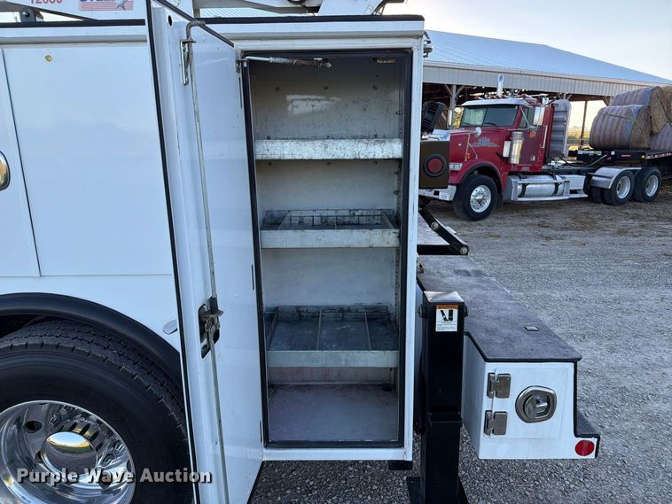 image for item FT6489 2019 Ford F750 Super Duty utility / service truck