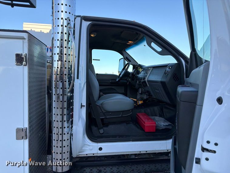 image for item FT6489 2019 Ford F750 Super Duty utility / service truck