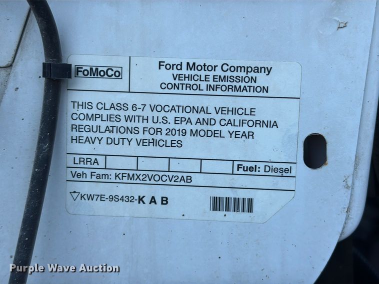 image for item FT6489 2019 Ford F750 Super Duty utility / service truck