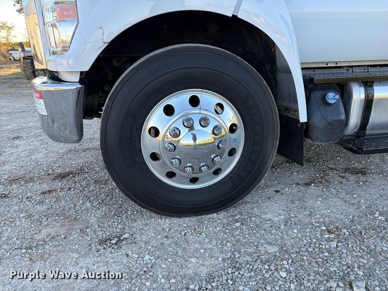 image for item FT6489 2019 Ford F750 Super Duty utility / service truck