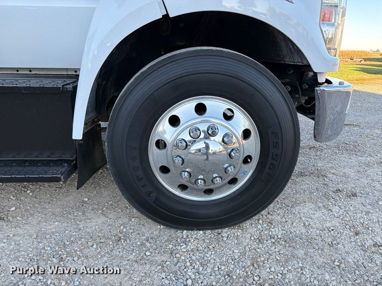 image for item FT6489 2019 Ford F750 Super Duty utility / service truck