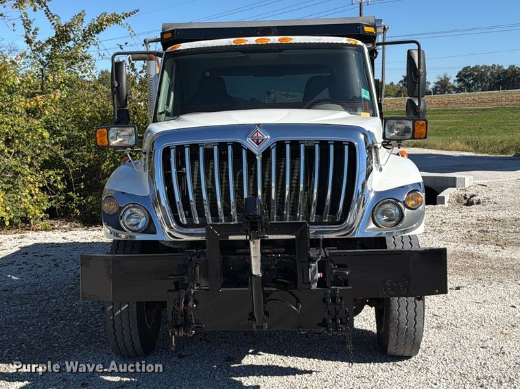 image for item FT6490 2014 International WorkStar 7400 spreader truck