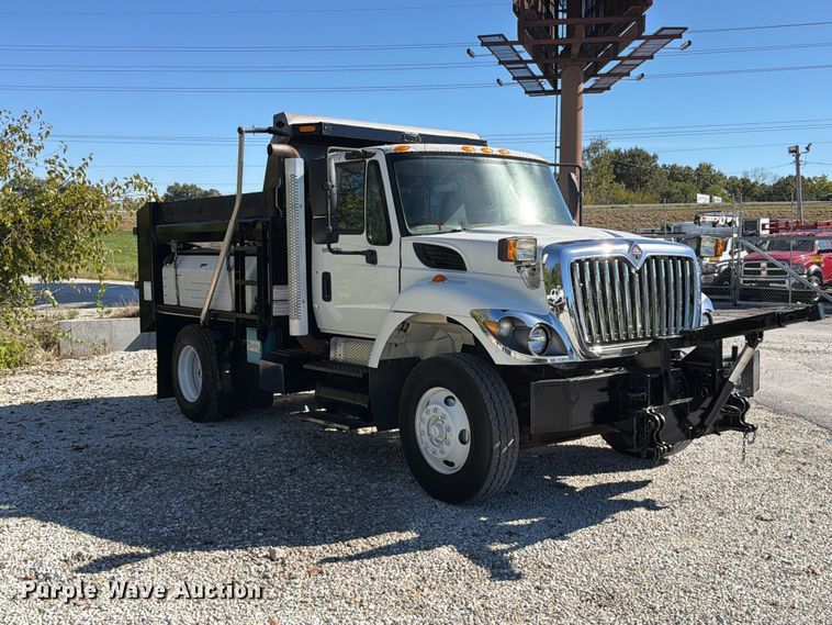 image for item FT6490 2014 International WorkStar 7400 spreader truck