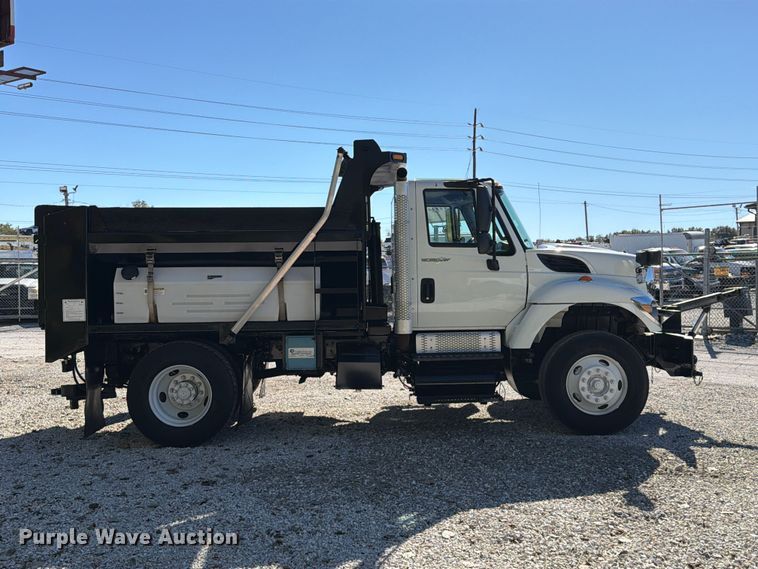 image for item FT6490 2014 International WorkStar 7400 spreader truck