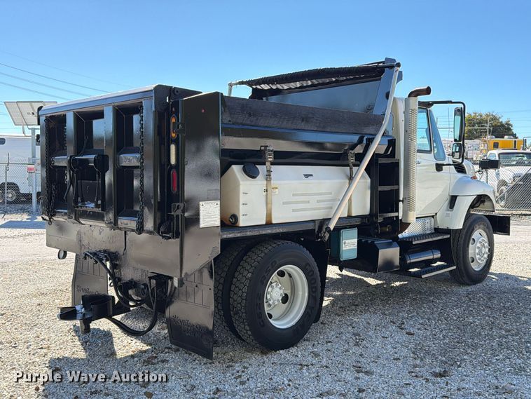 image for item FT6490 2014 International WorkStar 7400 spreader truck