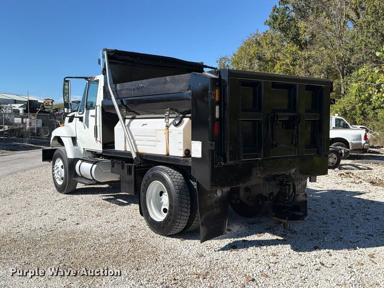 image for item FT6490 2014 International WorkStar 7400 spreader truck