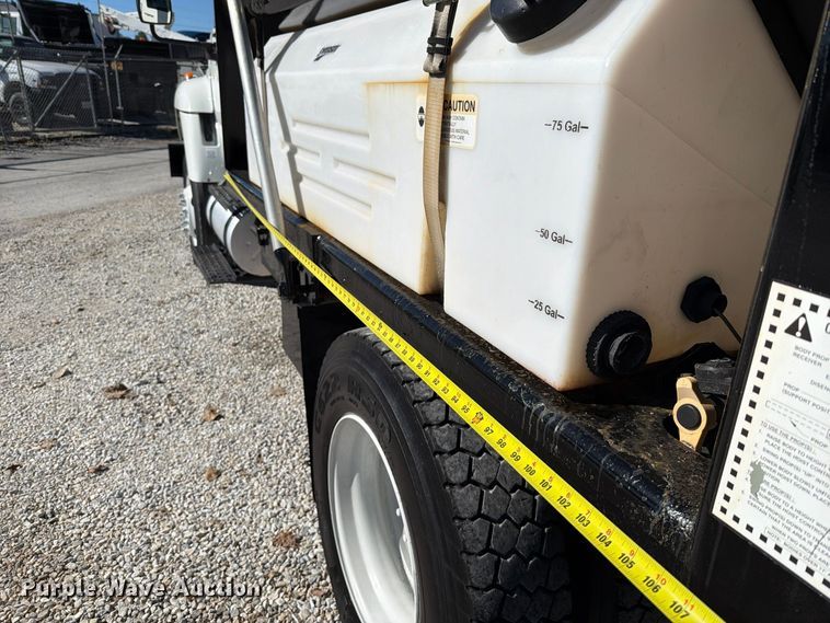 image for item FT6490 2014 International WorkStar 7400 spreader truck