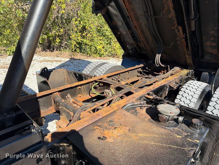 image for item FT6490 2014 International WorkStar 7400 spreader truck