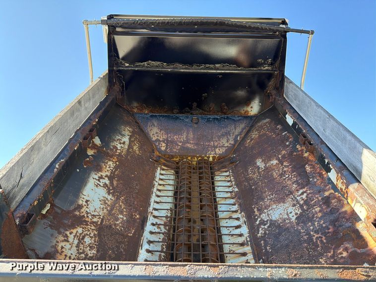 image for item FT6490 2014 International WorkStar 7400 spreader truck