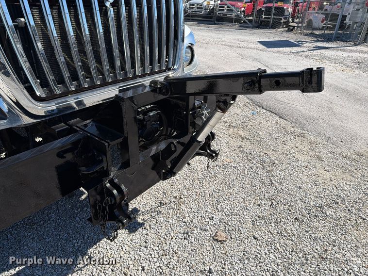 image for item FT6490 2014 International WorkStar 7400 spreader truck