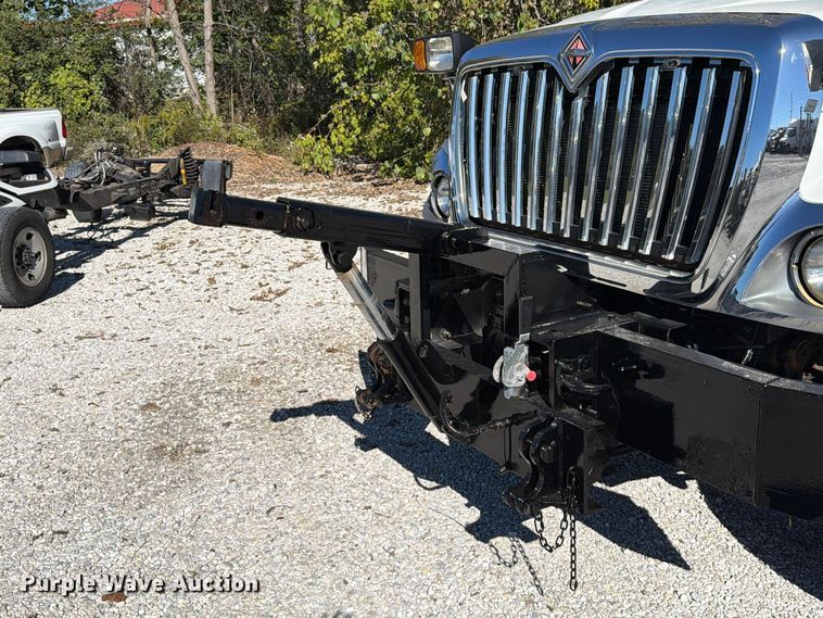 image for item FT6490 2014 International WorkStar 7400 spreader truck