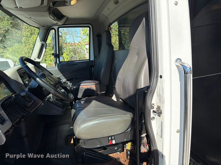 image for item FT6490 2014 International WorkStar 7400 spreader truck