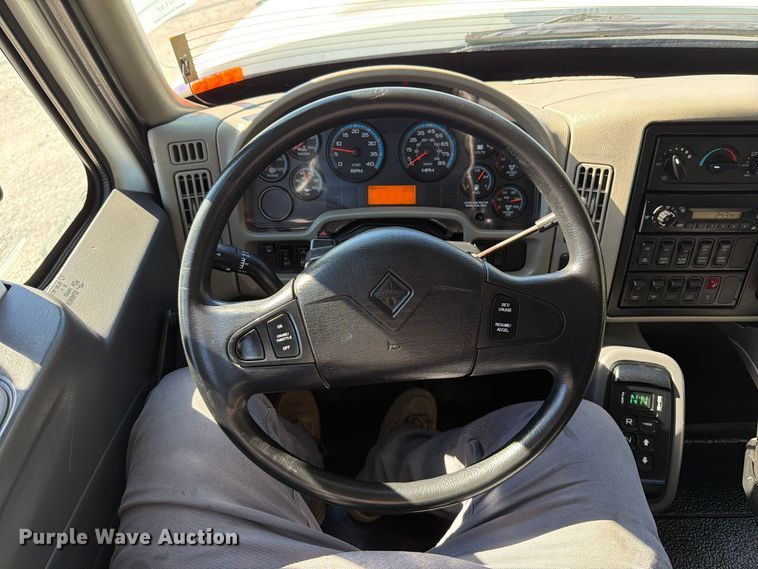 image for item FT6490 2014 International WorkStar 7400 spreader truck