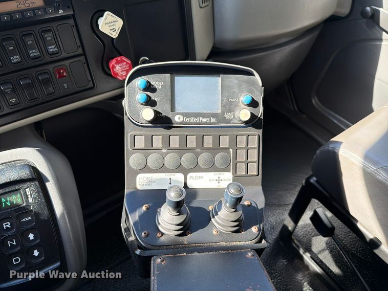 image for item FT6490 2014 International WorkStar 7400 spreader truck