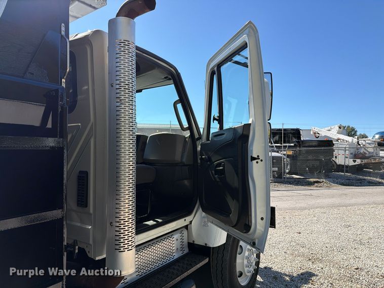 image for item FT6490 2014 International WorkStar 7400 spreader truck