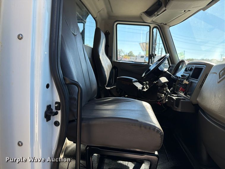 image for item FT6490 2014 International WorkStar 7400 spreader truck