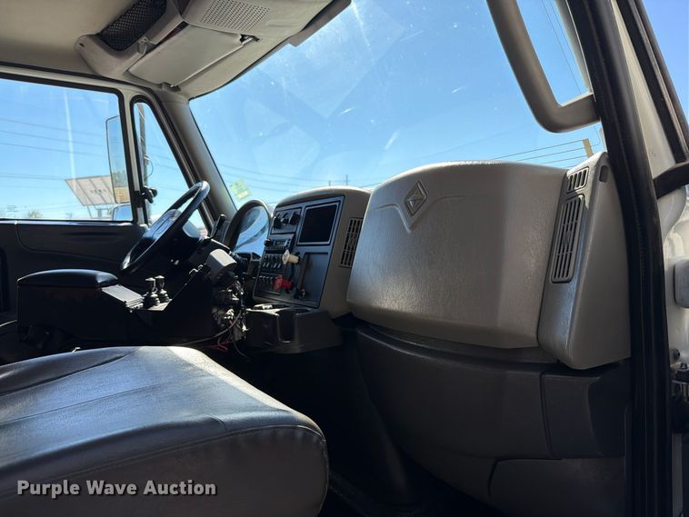 image for item FT6490 2014 International WorkStar 7400 spreader truck