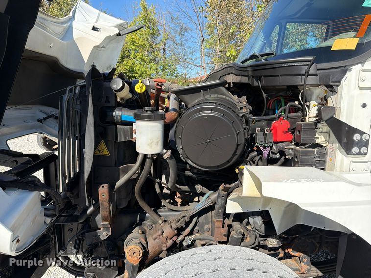 image for item FT6490 2014 International WorkStar 7400 spreader truck