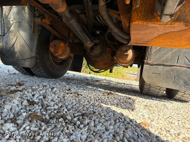 image for item FT6490 2014 International WorkStar 7400 spreader truck