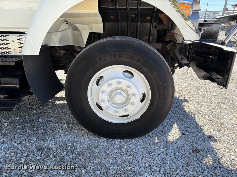image for item FT6490 2014 International WorkStar 7400 spreader truck