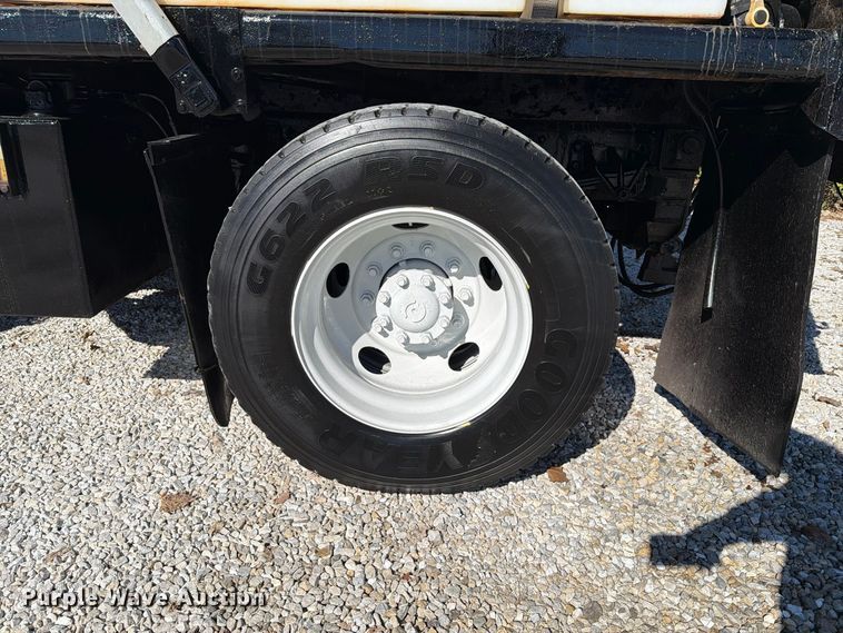 image for item FT6490 2014 International WorkStar 7400 spreader truck