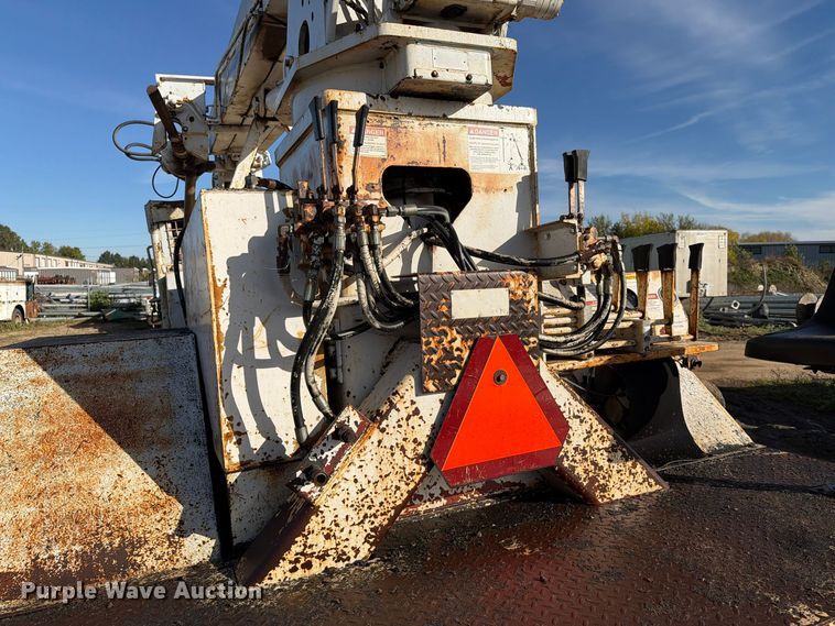 image for item FT6893 Skidder