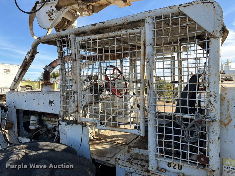 image for item FT6893 Skidder