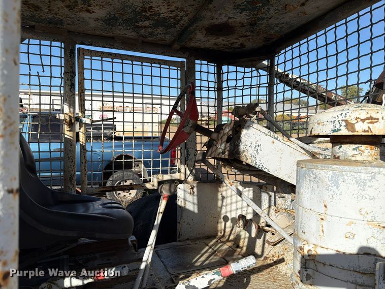 image for item FT6893 Skidder