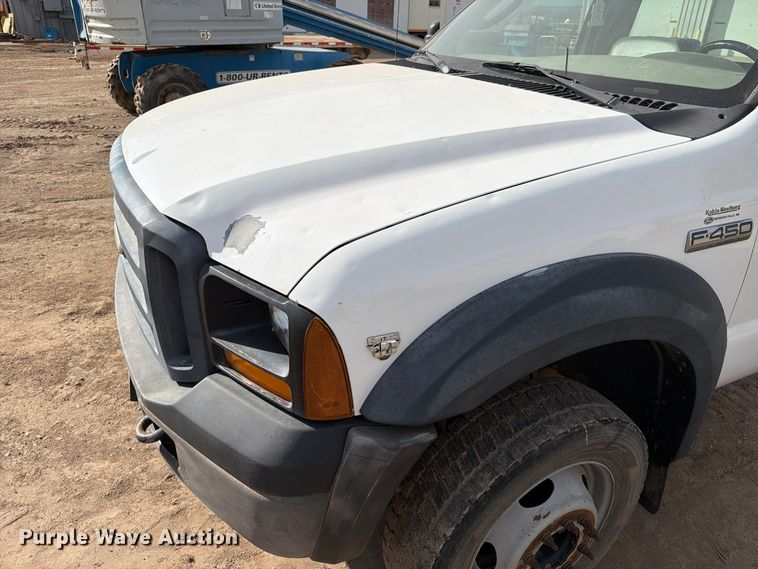 image for item FT6982 2006 Ford F450 truck cab and chassis