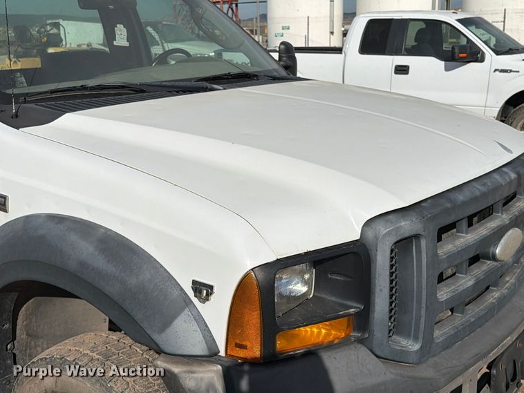 image for item FT6982 2006 Ford F450 truck cab and chassis