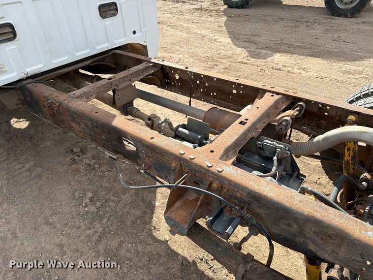 image for item FT6982 2006 Ford F450 truck cab and chassis
