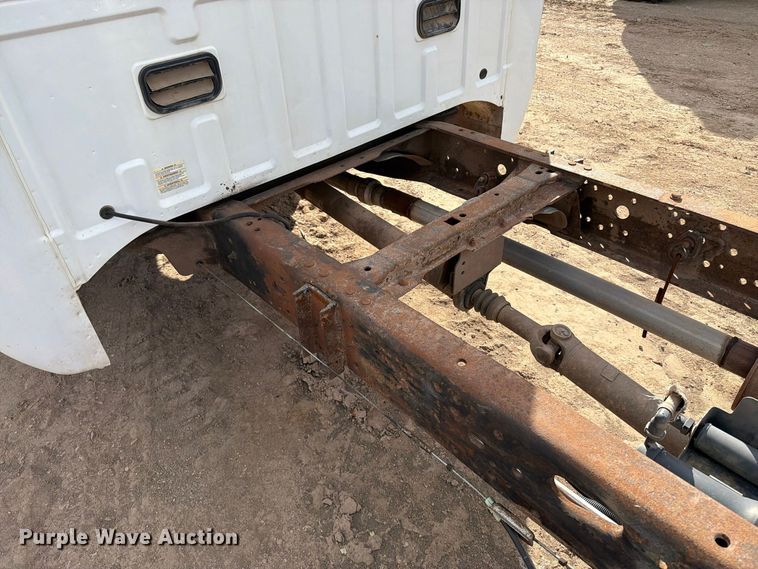 image for item FT6982 2006 Ford F450 truck cab and chassis