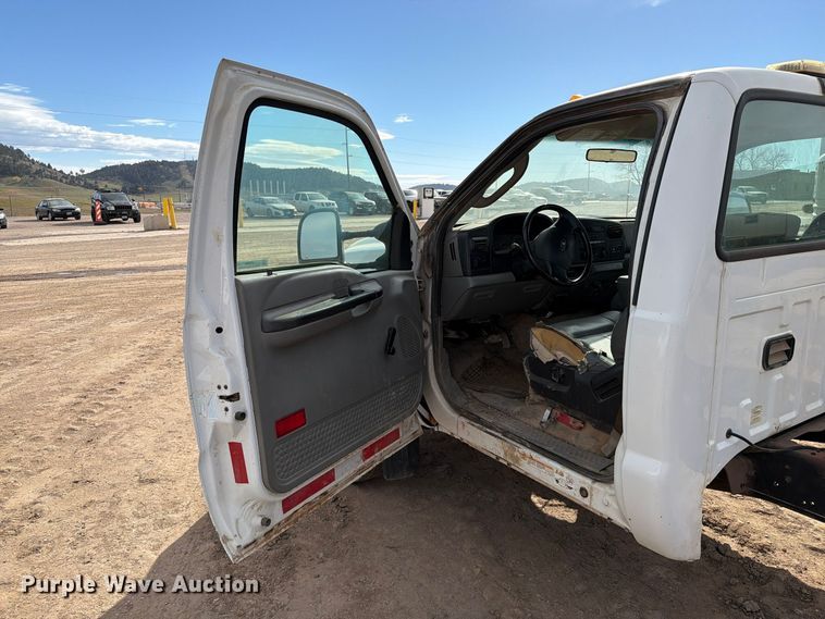 image for item FT6982 2006 Ford F450 truck cab and chassis